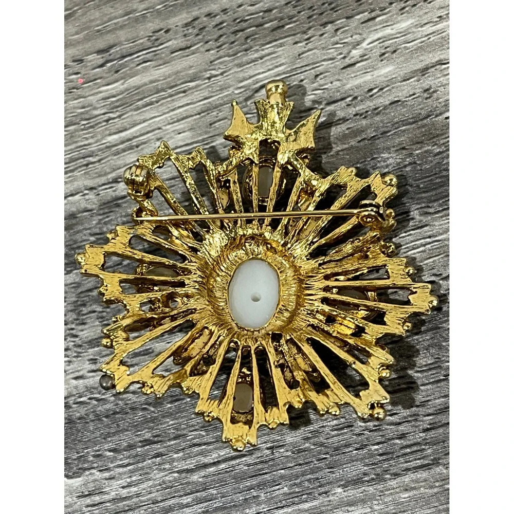 Vintage Gold Tone Faux Pearl Brooch‎ Starburst Crest Design Mid Century